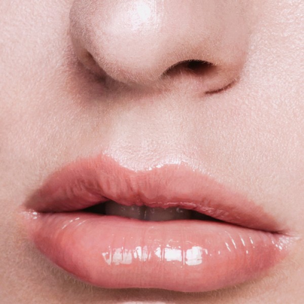 Madara Блеск для губ глянцевый 'Тон #73 Магнетик Нюд', органический, для объема и эффекта увлажненных губ 4 мл