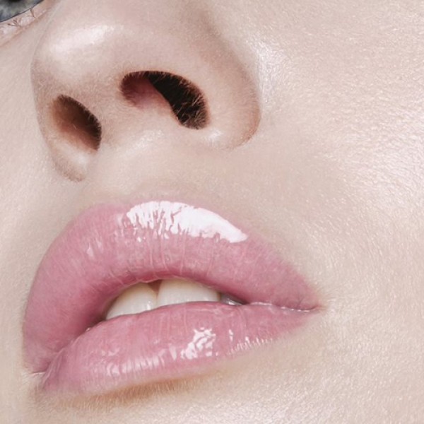 Madara Блеск для губ глянцевый 'Тон #72 Виниловый Капор', органический, для объема и эффекта увлажненных губ 4 мл